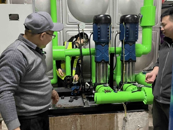 恒压变频供水设备维修中